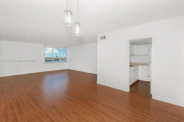 4 of 29 - 1200 West Ave 1531, Miami Beach, FL