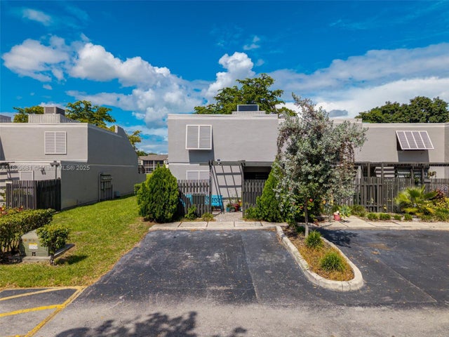 3 of 25 - 11225 Nw 16th Ct, Pembroke Pines, FL