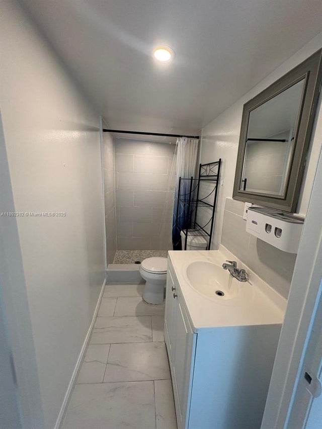 5 of 27 - 6104 Sw 33rd St, Miramar, FL