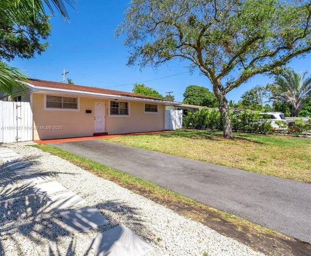 2 of 26 - 6441 Allen St, Hollywood, FL