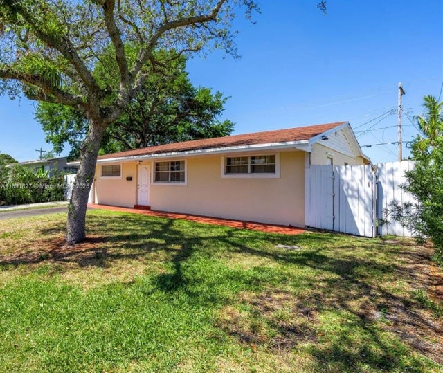 3 of 26 - 6441 Allen St, Hollywood, FL