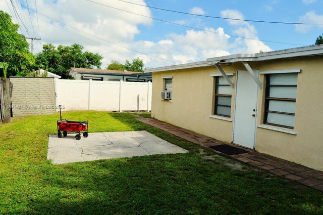 4 of 26 - 6441 Allen St, Hollywood, FL