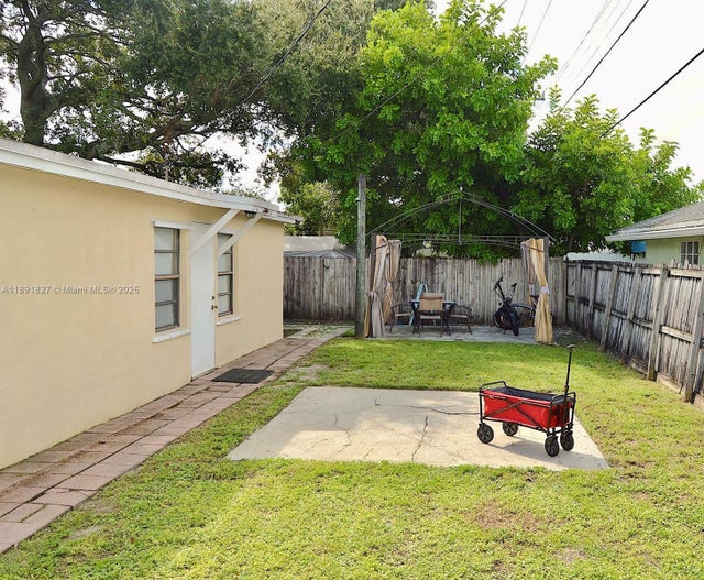 5 of 26 - 6441 Allen St, Hollywood, FL