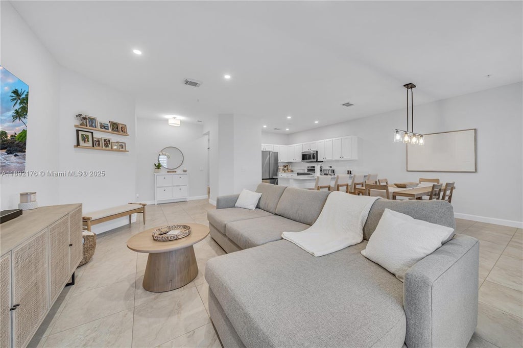 290 Nw 109th Ave 103, Miami