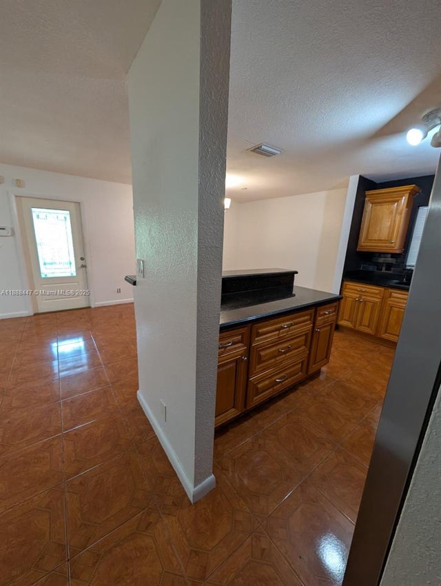 4 of 40 - 621 S 24th Ave, Hollywood, FL