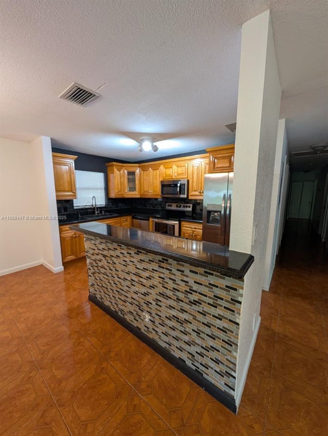 5 of 40 - 621 S 24th Ave, Hollywood, FL