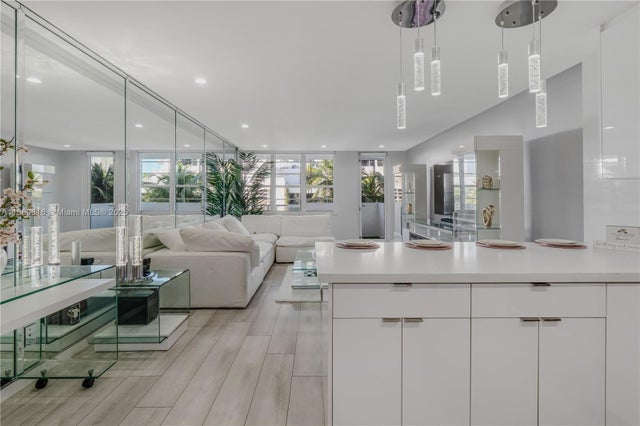 2 of 63 - 100 Lincoln Rd 323, Miami Beach, FL