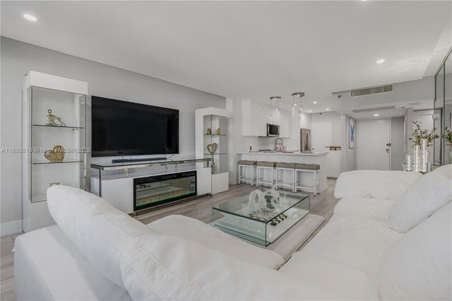 5 of 63 - 100 Lincoln Rd 323, Miami Beach, FL
