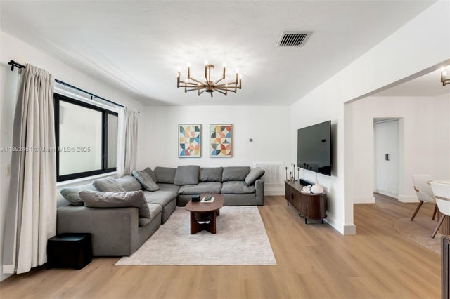 5 of 25 - 1 Ne 86th St, El Portal, FL