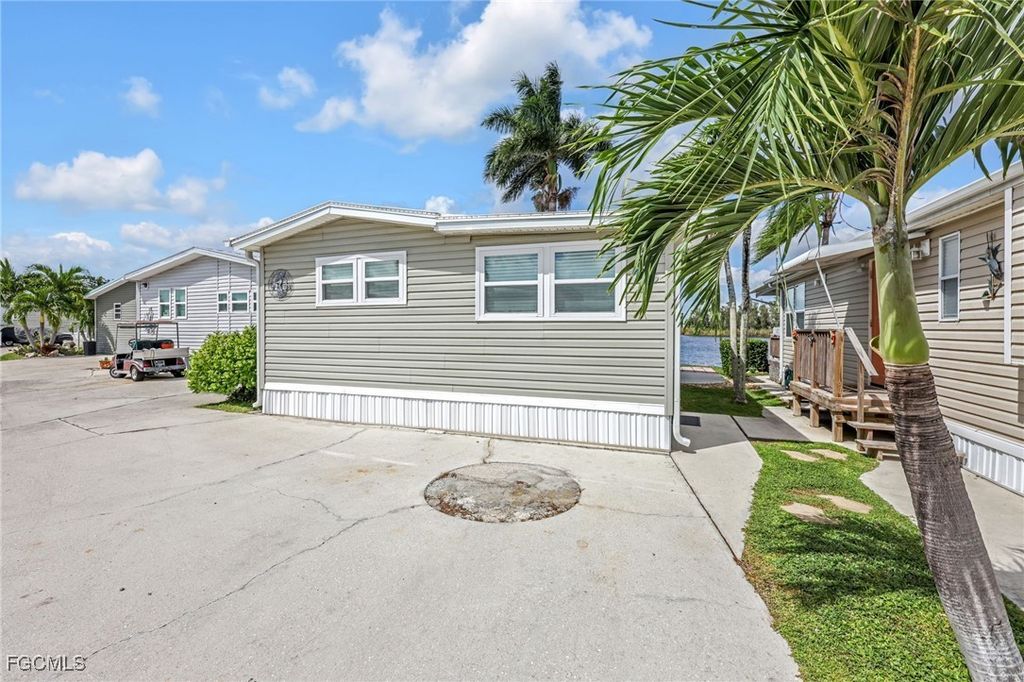 7031 Armadillo Way, FORT MYERS
