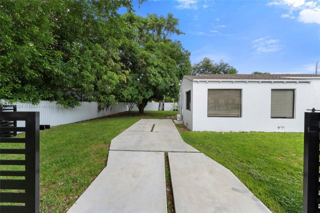 3 of 25 - 165 Nw 46th St, Miami, FL