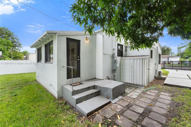 4 of 25 - 165 Nw 46th St, Miami, FL