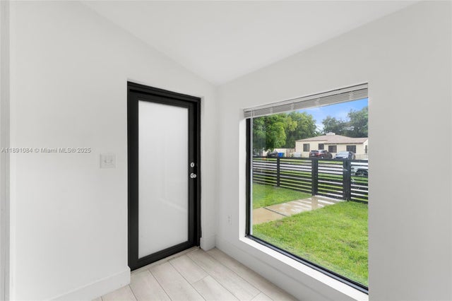5 of 25 - 165 Nw 46th St, Miami, FL