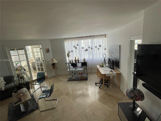 2 of 24 - 801 Brickell Bay Dr 1961, Miami, FL