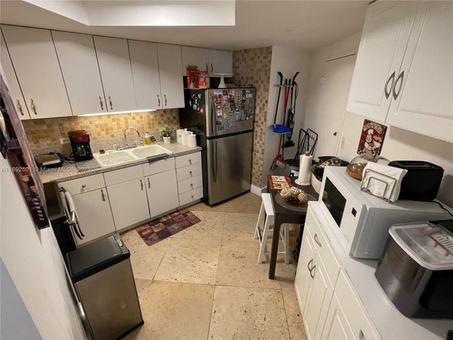 4 of 24 - 801 Brickell Bay Dr 1961, Miami, FL