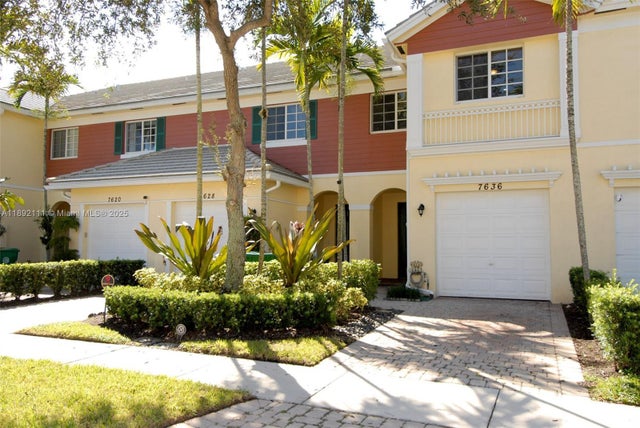 1 of 34 - 7636 Foxcroft Ln, Davie, FL