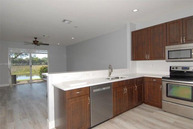 5 of 34 - 7636 Foxcroft Ln, Davie, FL
