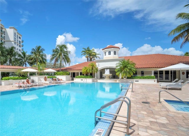 2 of 21 - 20000 E Country Club Dr Ph01, Aventura, FL