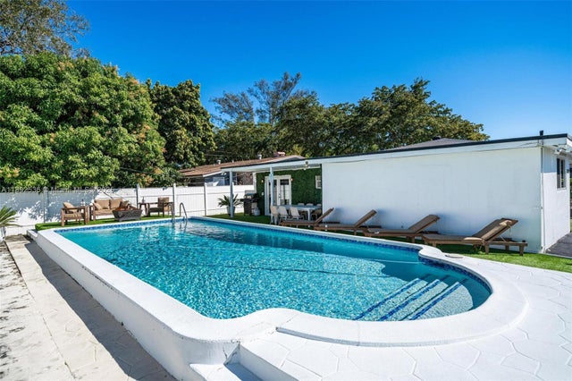 4 of 39 - 14705 Ne 11th Ct, North Miami, FL