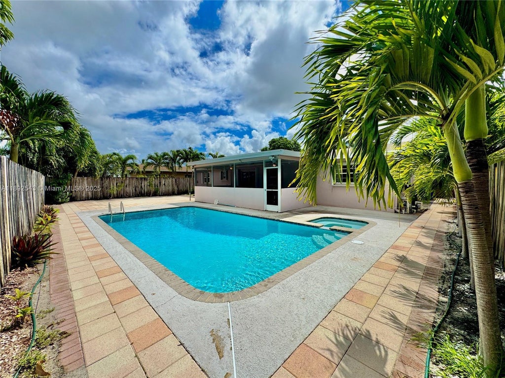 6875 Nw 1st Ct, Margate