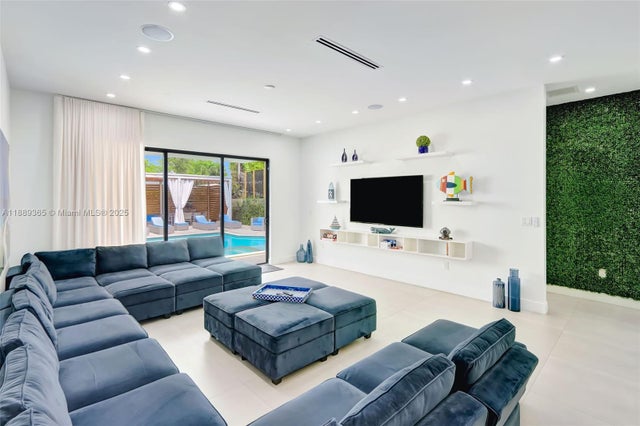 4 of 37 - 121 Nw 41st St, Miami, FL