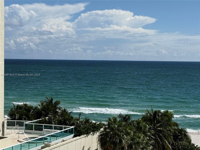 4 of 38 - 5005 Collins Ave 823, Miami Beach, FL