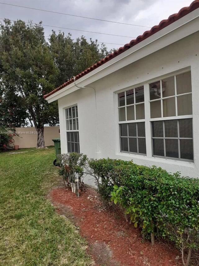 4 of 7 - 32 Gables Blvd, Weston, FL