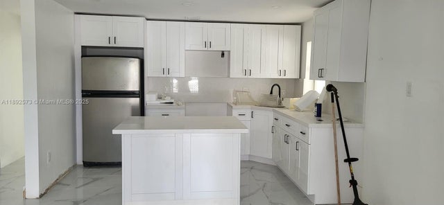 2 of 14 - 712 Hialeah Dr, Hialeah, FL