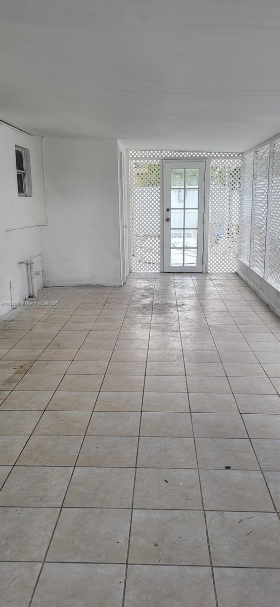 3 of 14 - 712 Hialeah Dr, Hialeah, FL