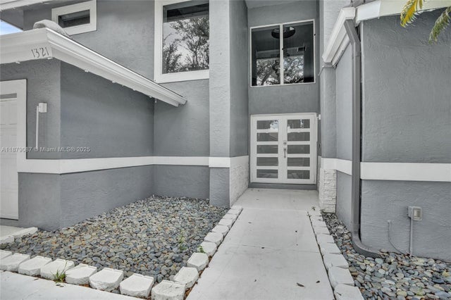 4 of 70 - 1321 Sw 102nd Ave, Pembroke Pines, FL