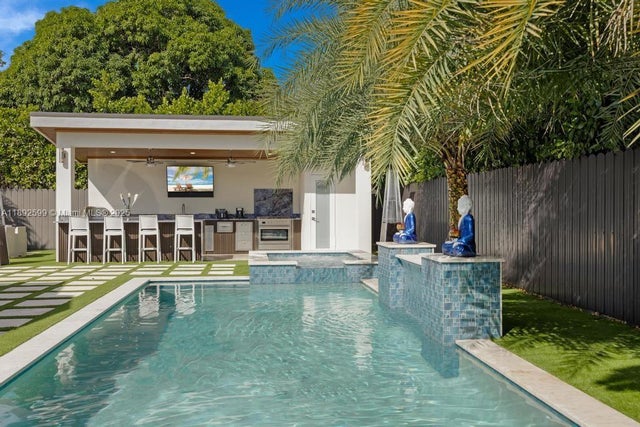 5 of 29 - 155 W 60th St, Hialeah, FL