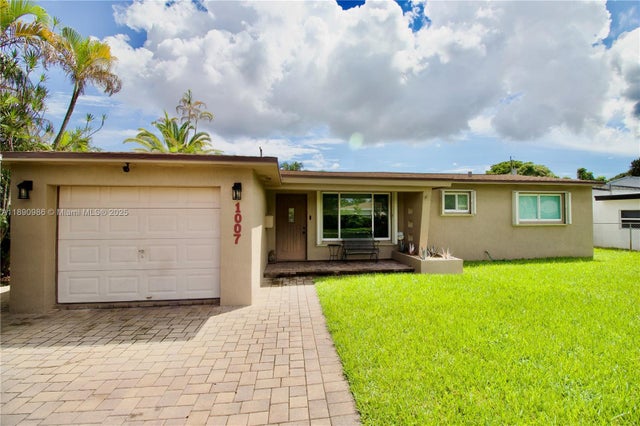 1 of 21 - 1007 N Golf Dr, Hollywood, FL
