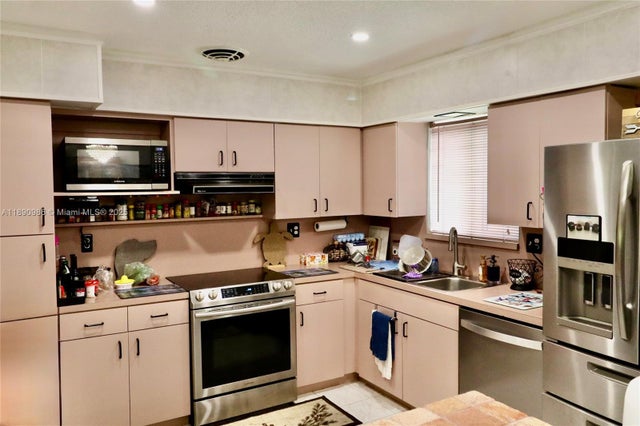 3 of 21 - 1007 N Golf Dr, Hollywood, FL