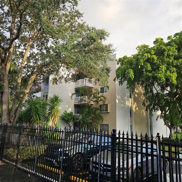 1 of 15 - 3571 Inverrary Dr 409, Lauderhill, FL