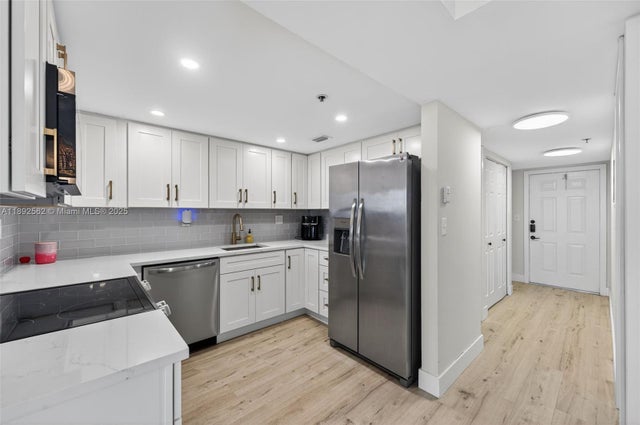 4 of 27 - 3150 W Rolling Hills Cir 703, Davie, FL