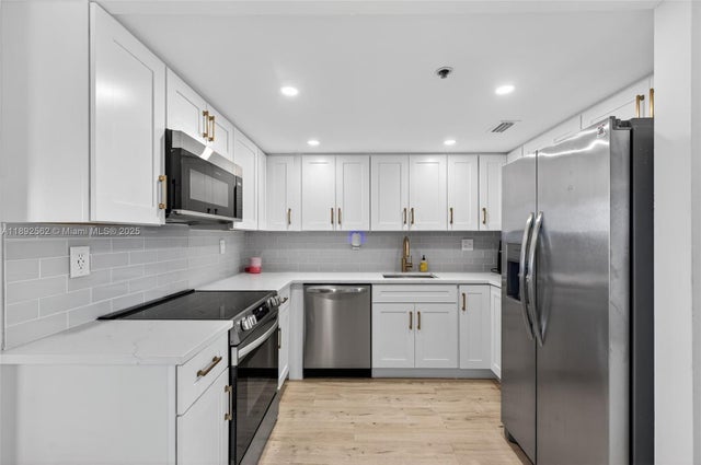 5 of 27 - 3150 W Rolling Hills Cir 703, Davie, FL