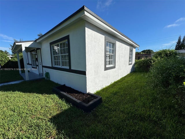 2 of 28 - 9221 Broad Manor Rd, Miami, FL