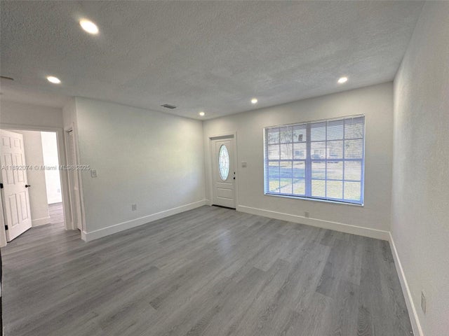 5 of 28 - 9221 Broad Manor Rd, Miami, FL