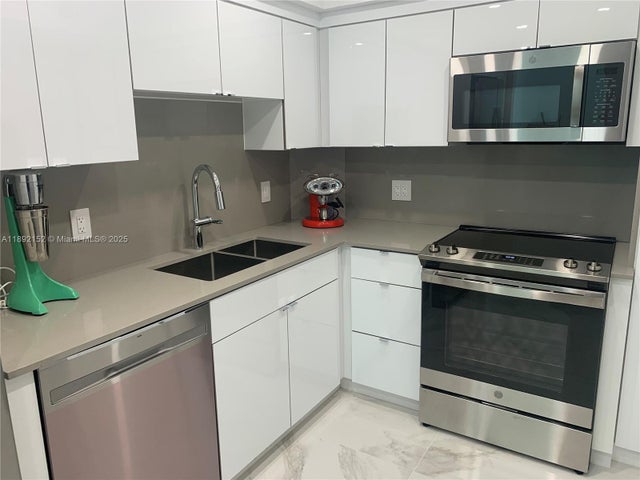 3 of 9 - 5005 Collins Ave, Miami Beach, FL