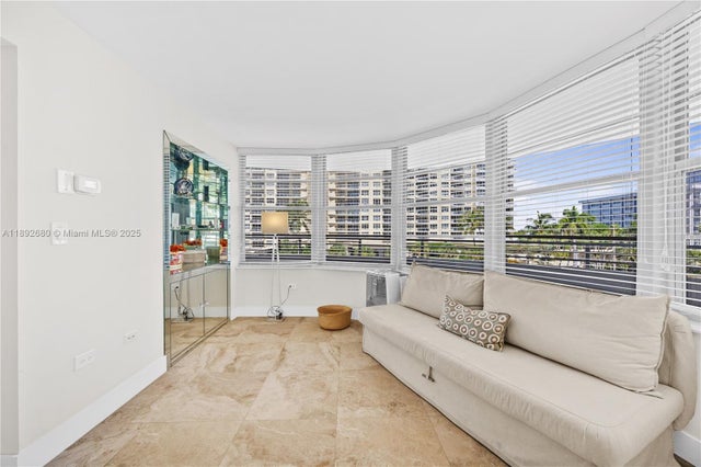5 of 15 - 5555 Collins Ave 4b, Miami Beach, FL