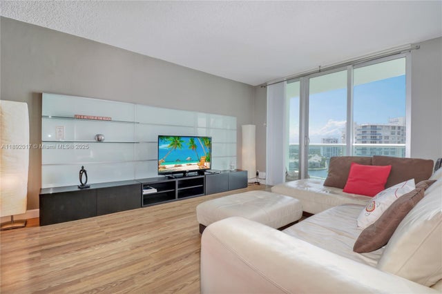 3 of 10 - 3901 S Ocean Dr 15r, Hollywood, FL