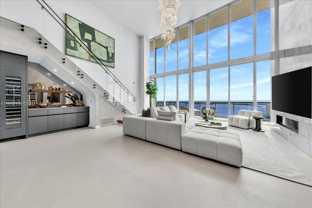 1 of 63 - 888 Biscayne Blvd 5704, Miami, FL