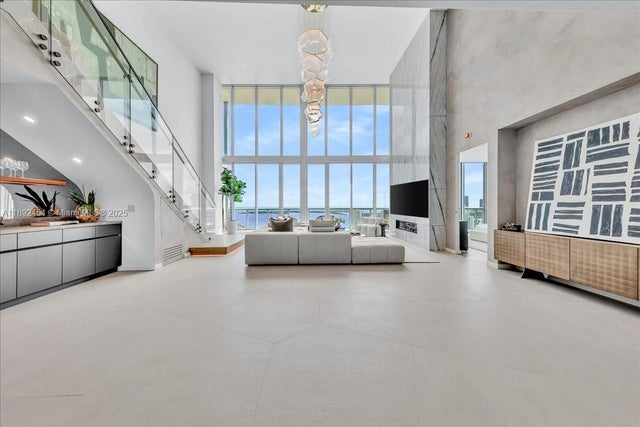 3 of 63 - 888 Biscayne Blvd 5704, Miami, FL