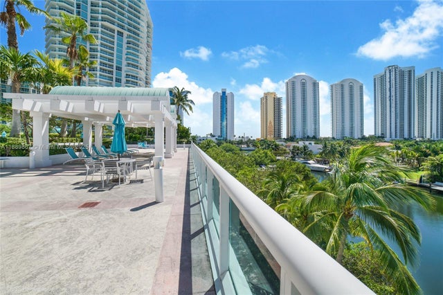 5 of 9 - 16500 Collins Ave 1751, Sunny Isles Beach, FL