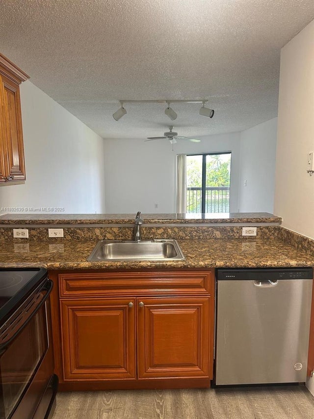 3 of 14 - 9941 Nob Hill Ln 9941, Sunrise, FL