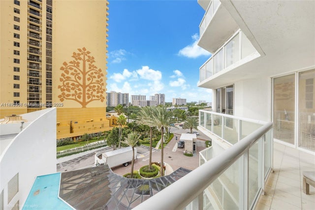 3 of 18 - 16425 Collins Ave 512, Sunny Isles Beach, FL