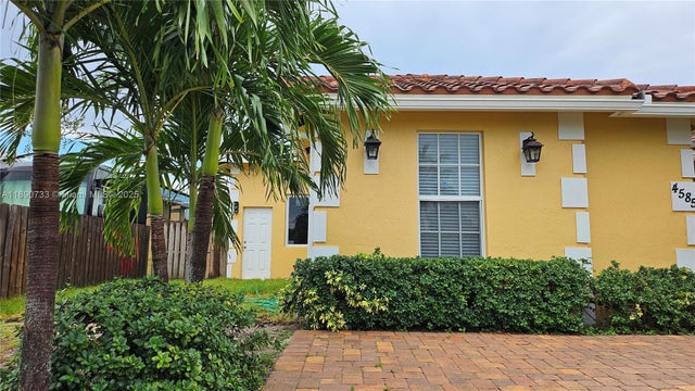 1 of 20 - 4585 Boatman St #20, Lake Worth, FL