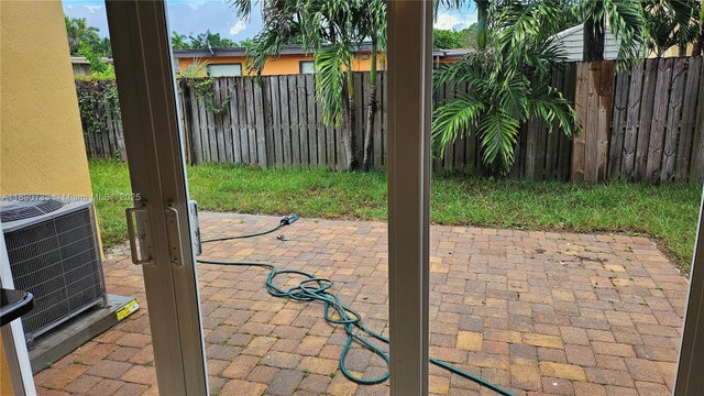 3 of 20 - 4585 Boatman St #20, Lake Worth, FL