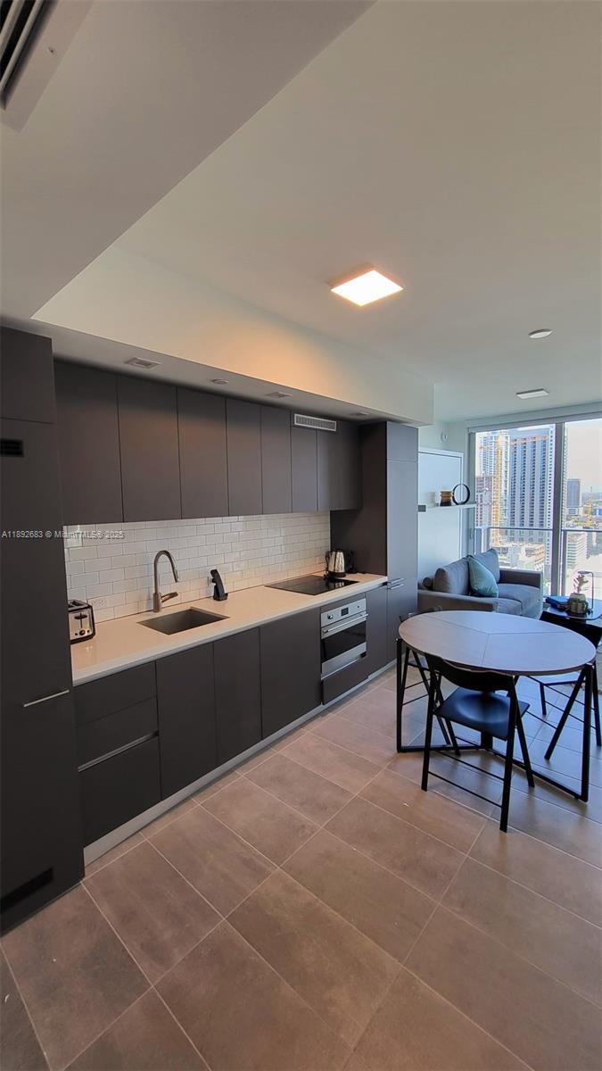 227 Ne 2nd St 2907, Miami