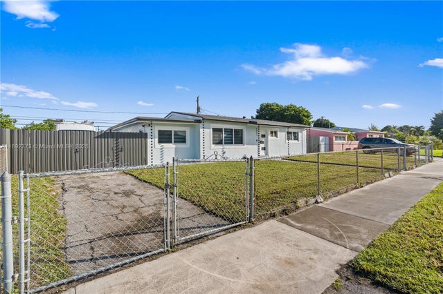 2 of 28 - 2441 Nw 181st Ter, Miami Gardens, FL